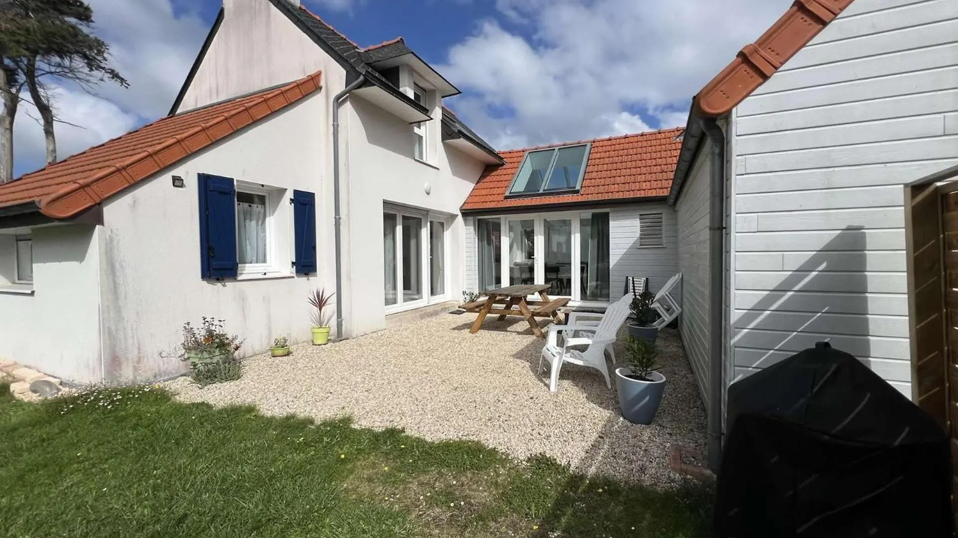 Maison Neuve Avec Wifi, Terrasse, A 700M De La Plage A Tregastel - Ref 403